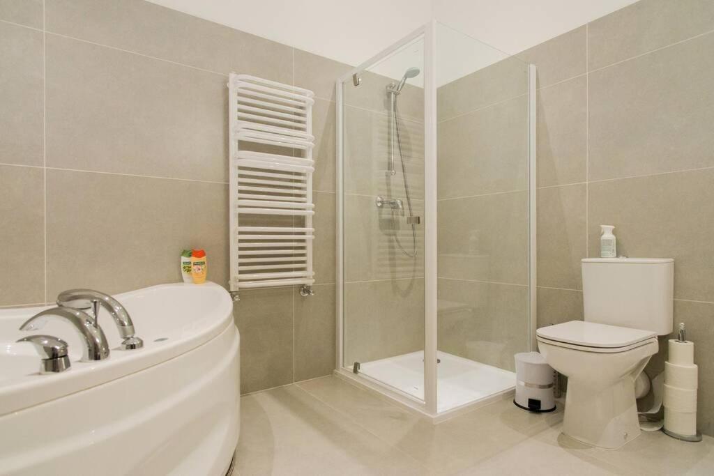 Modern & Spacious 80M2 Apartment In Riga Old Town ภายนอก รูปภาพ